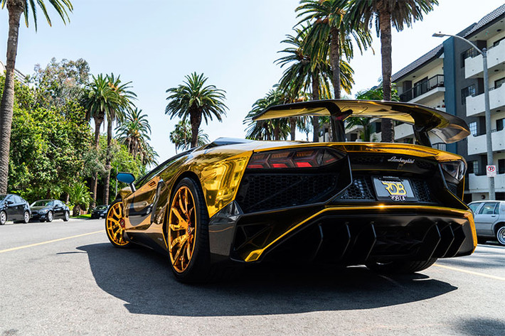 Ngoài đam mê sưu tập xe thể thao hàng độc, Chris Brown cũng luôn tìm cách độ lại những chiếc Lamborghini của mình để chúng không “đụng hàng” với những chiếc xe khác mỗi khi lăn bánh trên đường.