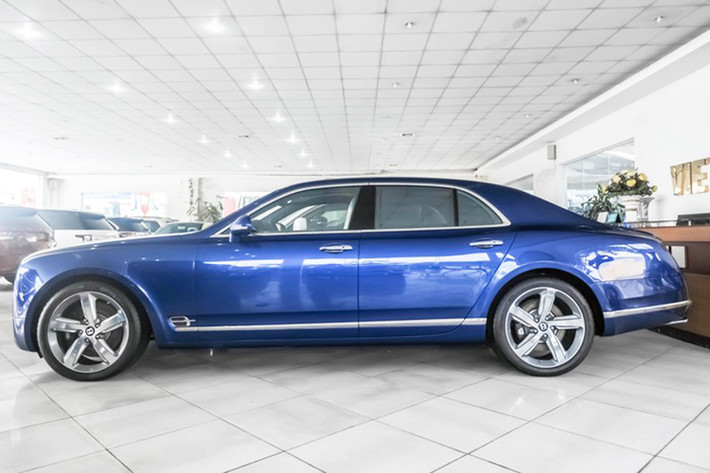 Vào năm 2017 một chiếc xe Mulsanne Speed tương tự nhưng phân phối chính hãng được khai báo mức giá 202.000 bảng Anh, tổng các khoản thuế mà chiếc xe phải nộp (khi làm thủ tục nhập khẩu) gần 13 tỷ đồng (64% thuế Nhập khẩu, 10% thuế Giá trị gia tăng; 60% thuế Tiêu thụ đặc biệt)... khiến cho mức giá của xe vào khoảng 25 tỷ đồng.