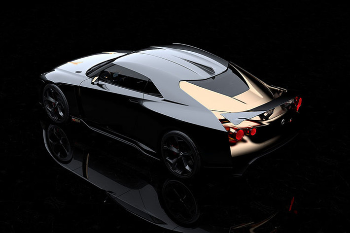 Đuôi xe và viền cửa khe hút gió hai bên hông có kiểu dáng giống như những lưỡi kiếm samurai. Logo GT-R50 được trang trí ở cánh gió bên, cùng phong cách với logo GT-R ở đuôi xe và lưới tản nhiệt.