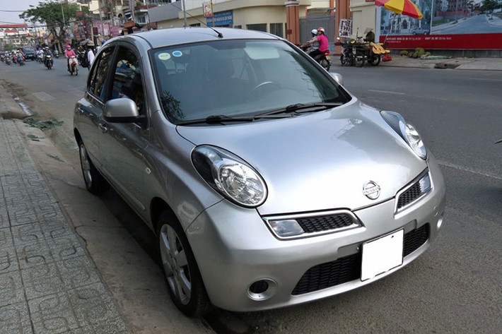 Mẫu xe Nissan Micra cỡ nhỏ ít phổ biến nhất ở Việt Nam, nó sở hữu cấu trúc mang đậm phong cách châu Âu với những đường nét tròn, gọn và chắc chắn. Vào thời điểm ra mắt, xe chủ yếu được nhập khẩu và chào bán ở các showroom tư nhân và không được người tiêu dùng chú ý.