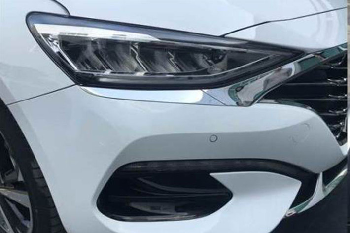 Được phát triển dựa trên khung gầm của Elantra, Hyundai Lafesta 2019 sở hữu chiều dài tổng thể 4.660 mm, rộng 1.790 mm, cao 1.425 mm và chiều dài cơ sở 2.700 mm. So với Elantra, Hyundai Lafesta 2019 rộng hơn 10 mm. Ngoài ra, Hyundai Lafesta 2019 còn được định vị giữa Elantra và Sonata tại thị trường Trung Quốc.