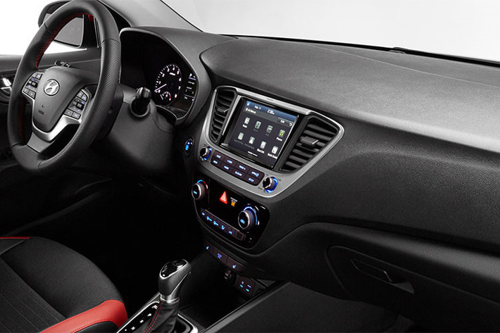 Đến thời điểm này, không gian nội thất của mẫu xe Hyundai Lafesta 2019 hoàn toàn mới này vẫn chưa được hé lộ. Tại triển lãm ôtô Bắc Kinh 2018, hãng Hyundai chỉ dùng những cụm như "rộng rãi" và các vật liệu cao cấp "tập trung vào người lái" để miêu tả nội thất của mẫu xe này.
