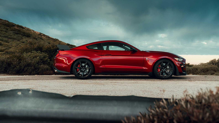 Mức giá khởi điểm cho Ford Mustang Shelby GT500 2020 là 70.300 USD. Nếu tính thêm phí vận chuyển và thuế tiêu thụ xăng thì khách hàng phải trả con số 74.000 USD.