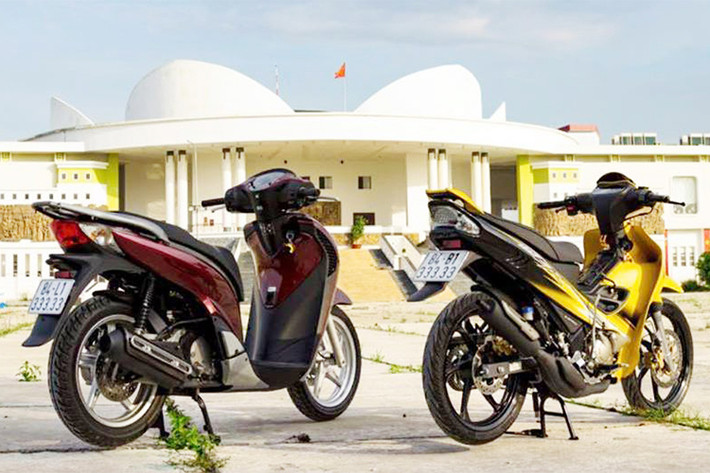 Được biết đến với tên gọi Yamaha Z125 hay "Ya cá mập" theo cách gọi của dân chơi xe Việt, mẫu xe máy Yamaha 125ZR dù đã ra mắt gần 20 năm tại Đông Nam Á nhưng tới nay vẫn rất được dân chơi ưa chuộng. Thành công của 125ZR có được là nhờ vào động cơ 2 kỳ mạnh mẽ và kiểu dáng sắc sảo, ấn tượng.