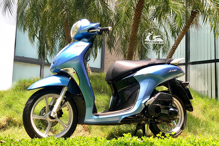 Tại Việt Nam, Yamaha tỏ ra khá quan tâm tới phân khúc xe tay ga giá rẻ và tầm trung khi trong những năm gần đây, hãng đã đều đặn "trình làng" những dòng xe hoàn toàn khác nhau như mới đây là Free Go, Latte trong năm 2019. Tuy nhiên, mẫu xe ga Yamaha Janus 125 vẫn được xem là có mức giá hợp lý, dành cho đa dạng người dùng.