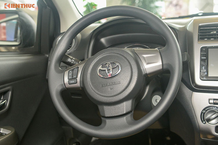 Hiện tại, Toyota Wigo 2018 được xem là mẫu xe mới nhất trong phân khúc xe hạng A, nhập khẩu từ Indonesia với lợi thế thuế nhập khẩu 0%. So với hai đối thủ lớn nhất, Toyota Wigo chịu thiệt thòi khi chỉ có 2 phiên bản cho khách hàng lựa chọn, so với 5 phiên bản của Kia Morning và 6 phiên bản của Hyundai Grand i10.