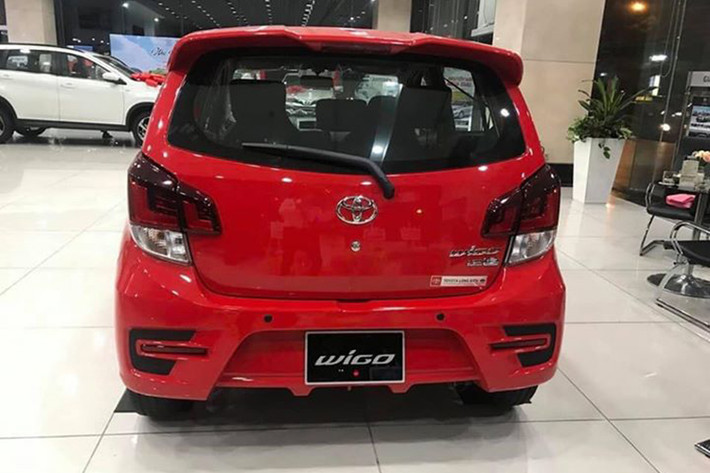 Trình làng thị trường Việt Nam vào cuối năm 2018, Toyota Wigo đã gây bất ngờ trong tháng đầu tiên khi đạt doanh số hơn 1.500 chiếc, vươn lên đứng đầu phân khúc.Tuy nhiên, ngay sau đó doanh số Wigo tụt giảm mạnh, nhường chỗ cho Kia Morning và Hyundai Grand i10.