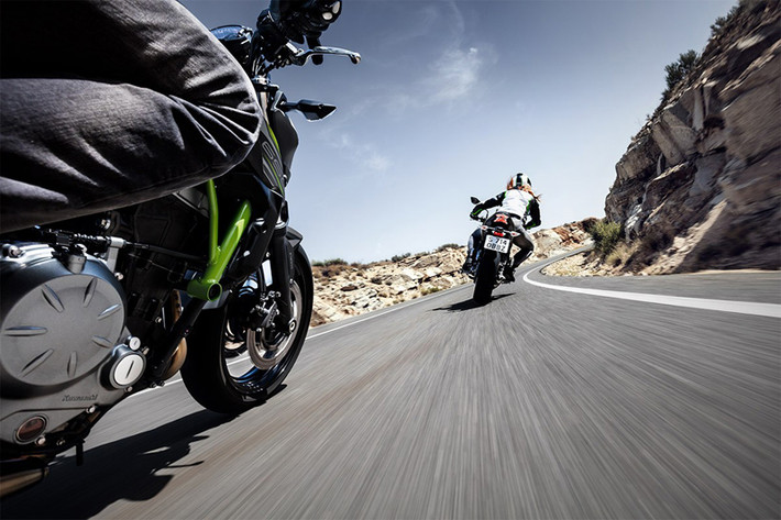 Sức mạnh của Kawasaki Z650 2019 được giữ nguyên đến từ khối động cơ xylanh đôi, dung tích 649cc, sản sinh công suất 67,3 mã lực tại tua máy 8.000 vòng/phút và mômen xoắn cực đại 65,7 Nm tại tua máy 6.500 vòng/phút, đi kèm hộp số 6 cấp.