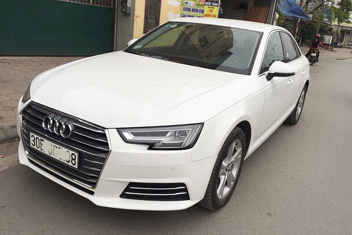 Mẫu xe sang Audi A4 thế hệ hiện hành được Audi Việt Nam giới thiệu ra thị trường lần đầu vào năm 2015. Phiên bản Audi A4 2016 so với thế hệ trước vẫn sở hữu thiết kế với "phom" cũ. Nói cách khác, chiếc xe không có một sự "đột phá" hoàn toàn về thiết kế, thay vào đó chỉ có kiểu dáng "tiến hóa" từ thế hệ trước.
