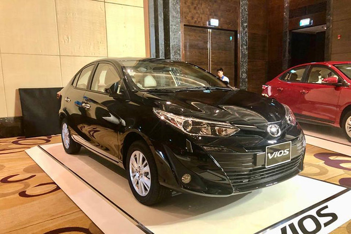 Một số hình ảnh đầu tiên của mẫu xe Toyota Vios 2018 tại thị trường Việt Nam đã chính thức lộ diện trên mạng xã hội. Theo đó mẫu Vios này xuất hiện thực tế tại một sự kiện nội bộ do Toyota Việt Nam tổ chức dành cho các đại lý, bối cảnh xung quanh cho thấy chiếc xe được trưng bày cùng đợt với Wigo và Rush mới.