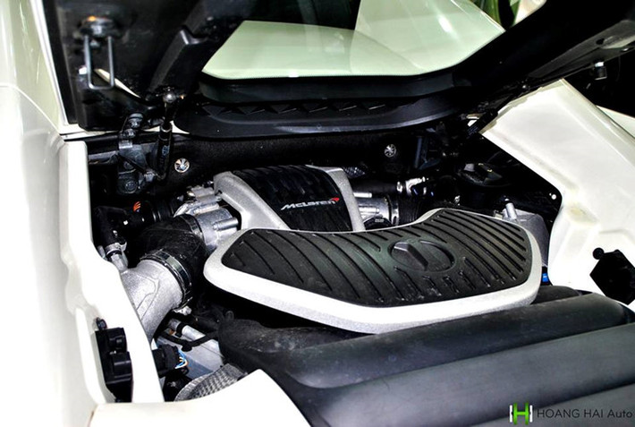 Siêu xe mui trần McLaren 650S Spider được trang bị động cơ V8, tăng áp kép, dung tích 3.8 lít, sản sinh công suất tối đa 641 mã lực tại vòng tua máy 7.250 vòng/phút và mô-men xoắn cực đại 678 Nm tại vòng tua máy 6.000 vòng/phút. Động cơ kết hợp với hộp số 7 cấp SSG, nhờ đó xe có thể tăng tốc từ vị trí xuất phát lên 100 km/h trong vòng 3 giây trước khi đạt vận tốc tối đa 328 km/h.