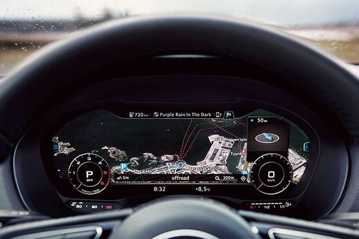 Audi Q2 Touring sở hữu buồng lái ảo 12,3 inch, gói hỗ trợ Assistance Package và gói định vị Navigation Package. Trong đó, gói Assistance Package bao gồm hệ thống hỗ trợ giữ làn chủ động Active Lane Assist, hỗ trợ trong điều kiện ùn tắc, cảnh báo va chạm phía sau, hỗ trợ đèn pha chủ động.