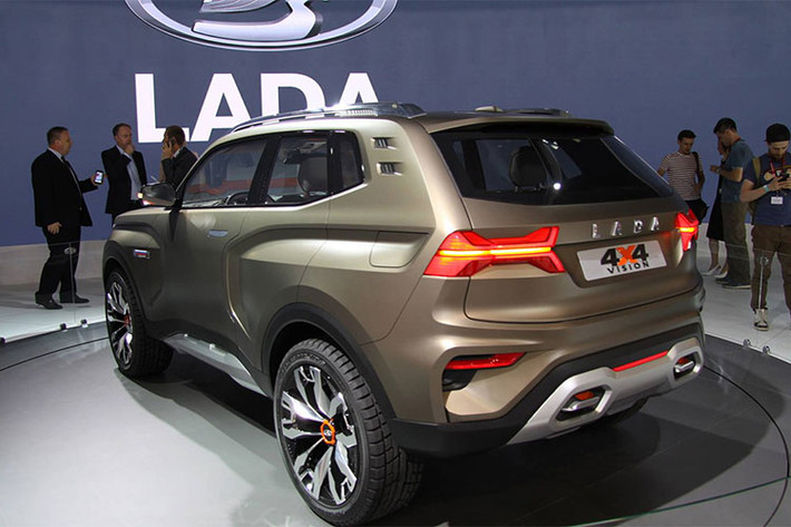 Nếu chú ý quan sát, có thể thấy Lada 4x4 Vision Concept có khá nhiều điểm giống với Kona, mẫu xe toàn cầu mới được Hyundai bán ra thị trường thế giới, như kiểu dáng, các đường cắt cúp và cụm đèn chiếu sáng. Tuy nhiên về ngoại hình thì mẫu xe Nga có thiết kế hầm hố hơn.