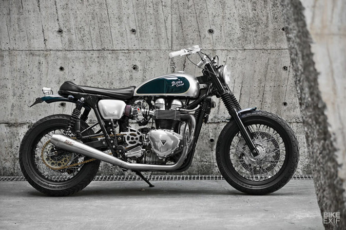 Mới đây, một bản độ Triumph Bonneville hoàn toàn mới của xưởng 2LOUD tại Đài Loan đã cho một cái nhìn hoàn toàn mới về chiếc xe cổ điển và lịch lãm này, giúp người dùng có trải nghiệm mới lạ hơn.