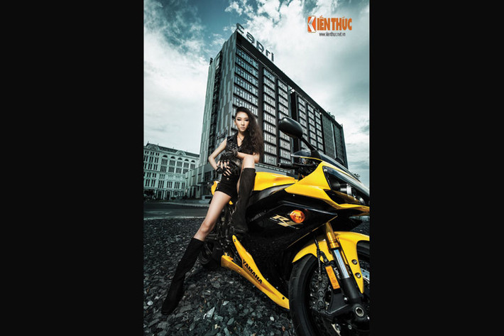 Yamaha R1 luôn được các biker đánh giá như là một chiếc superbike cực đoan, mạnh mẽ nhưng cũng rất khó làm quen, một chú ngựa hoang cần được thuần chủng.