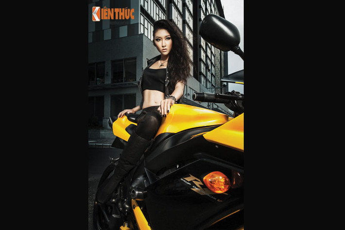 Yamaha R1 có với tổng thể: dài 2.070 mm, rộng 715mm và cao 1.130 mm, chiều cao yên 835 mm. Bình xăng dung tích 18 lít với tổng trọng lượng 206 kg.