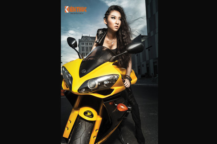 Trong suốt 15 năm phát triển, Yamaha R1 không ngừng được nâng cấp, trang bị những tính năng, công nghệ. Trong đó có cả những công nghệ bước ra từ mẫu M1 tại motoGP.