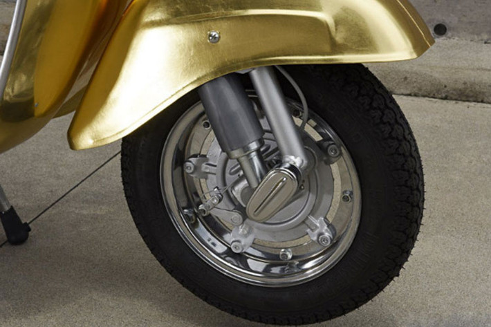 Động cơ của xe là loại cổ điển với xylanh đơn, dung tích 130cc, đi kèm là chế hòa khí Polini CP 24mm, hệ thống đánh lửa kỹ thuật số và hệ thống ống xả được hiệu chỉnh từ "người anh em" Vespa Primavera.