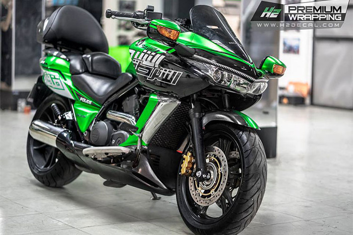 Xe môtô Honda DN-01 là một trong những mẫu concept hiếm hoi được Honda tung ra thị trường với phiên bản thương mại. DN-01 ra mắt thị trường lần đầu tiên tại triển lãm Tokyo năm 2005. Năm 2008, Honda phân phối mẫu xe này tại Nhật và châu Âu, đến năm 2009 tại thị trường Mỹ và bất ngờ bị cho dừng sản xuất vào năm 2010.