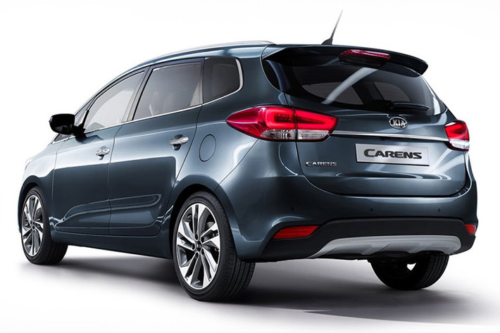 Trong khi đó động cơ Diesel tăng áp I4 1.7L có công suất 135 mã lực tại vòng tua 4.000 vòng/phút và mô men xoắn cực đại lên đến 320 Nm trong khoảng 1.750 - 2.500 vòng/phút. Cả hai đều được trang bị hộp số tự động 6 cấp. Dự kiến, mẫu xe này sẽ sớm được giới thiệu tại thị trường Việt Nam trong thời gian tới.