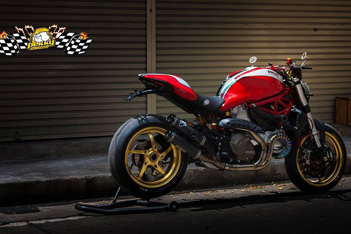 Ducati Monster 821 sử dụng động cơ 821 cc tương tự Hypermotard và Hyperstrada nhưng được tinh chỉnh mạnh hơn 2 mã lực, đạt công suất cực đại 112 mã lực (lớn hơn 25 mã lực so với Monster 796).
