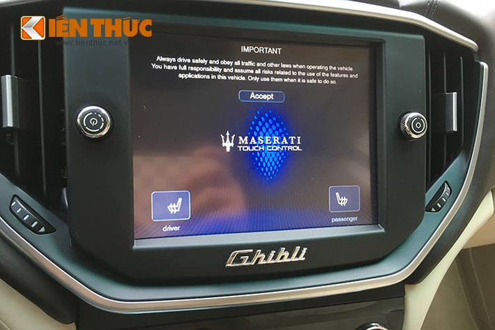 Tại thị trường Việt Nam, một chiếc Maserati Ghibli S Q4 mới chính hãng hiện có giá khoảng 5,8 tỷ đồng.
