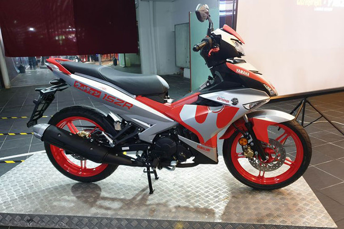 Được biết Yamaha Malaysia sẽ chỉ sản xuất tổng cộng 100 xe phiên bản đặc biệt này, giá xe Yamaha Y15ZR Ultraman đề xuất sẽ là 12.688 Ringgit, chưa bao gồm thuế phí, tương đương khoảng 70 triệu đồng.