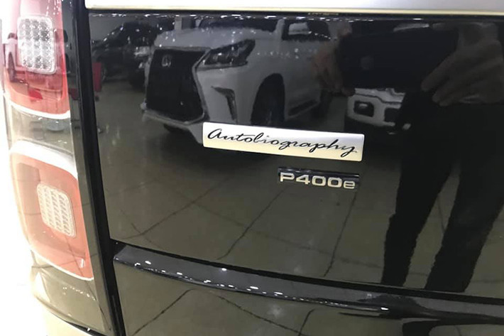 Hiện tại, số lượng xe SUV hạng sang Range Rover 2019 được đưa về thị trường Việt Nam không nhiều, chỉ đếm trên đầu ngón tay bao gồm cả phiên bản HSE, Autobiography LWB 5.0 và cả LWB Autobiography P400E.