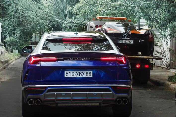 Lực hãm của khối động cơ V8 trên chiếc siêu SUV Lamborghini Urus này đến từ cặp phanh bằng carbon-ceramic có kích thước 440 mm ở phía trước và 370 mm ở phía sau. Mức giá xe Lamborghini Urus mới sau khi lăn bánh tại Việt Nam của đại gia siêu xe Minh Nhựa được đồn đoán không dưới 23 tỷ đồng.