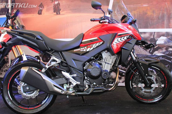 Ở phiên bản 2017, Honda CB500XA tại thị trường Malaysia có thiết kế mới cùng một số trang bị được nâng cấp ấn tượng hơn, tuy nhiên nếu chú ý quan sát bạn sẽ thấy nó khá giống với ngoại hình và tem thiết kế của phiên bản 400X tại thị trường Nhật Bản.