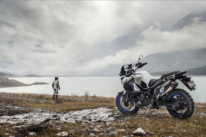 Có rất nhiều trang bị tùy chọn cũng đi kèm với Yamaha Super Tenere Worldcrosser 2015 như ống xả Akrapovic, đèn sương mù, hộp đựng đồ v.v..