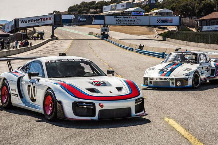 Porsche 935 phiên bản giới hạn 77 chiếc có mức giá vô cùng đắt đỏ, khoảng 701.948 Euro, tương đương 18,94 tỷ đồng. Với số tiền này, khách hàng có thể mua được đến 2 chiếc siêu xe Porsche 911 GT2 RS.
