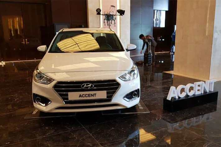 Theo một số nguồn tin, mẫu xe Hyundai Accent 2018 sẽ chính thức có mặt tại các đại lý Hyundai ở Việt Nam vào tháng 4/2018 tới. Hiện chưa có giá bán cụ thể của đối thủ dành cho Toyota Vios và Honda City tại Việt Nam. Tin đồn cho biết, Hyundai Accent 2018 sẽ có giá bán khởi điểm khoảng hơn 400 triệu đồng tại Việt Nam.