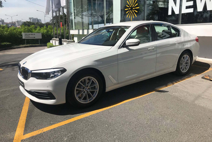 Tất cả các động cơ của mẫu xe sedan BMW Series 5 hoàn toàn mới thuộc công nghệ phát triển mới nhất từ tập đoàn BMW với gói trang bị chiến lược BMW EfficientDynamics. Công nghệ BMW TwinPower Turbo được trang bị trên tất cả các mẫu xe nhằm mang lại khả năng vận hành và mức tiết kiệm nhiên liệu vượt trội.