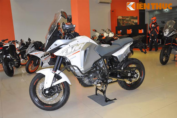 Việt Nam là một trong những nước đầu tiên tại Châu Á mà mẫu xế "phượt" KTM 1290 Super Adventure xuất hiện chính thức.