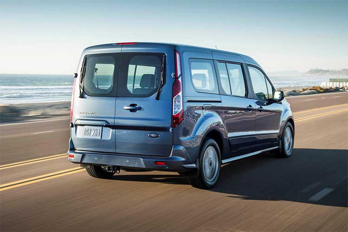 "Không quá lớn hay nhỏ, Transit Connect Wagon mới sở hữu kích thước vừa đủ", Giám đốc mảng Giao tiếp và Thương hiệu của mảng xe thương mại Ford chia sẻ. Đồng thời, việc có giá cả cạnh tranh hơn so với các đối thủ cùng phân khúc đang có mặt trên thị trường hiện nay.