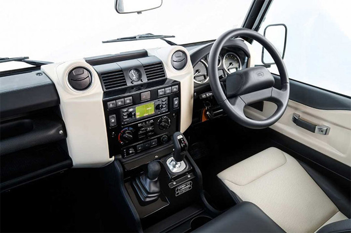 Mẫu xe địa hình Land Rover Defender Works V8 đặc biệt này, cũng đánh dấu 70 năm ra đời của Land Rover và tôn vinh những mẫu xe trang bị động cơ V8 đầu tiên của hãng. Hãng tuyên bố phiên bản đặc biệt này là chiếc Land Rover Defender nhanh nhất và mạnh nhất từ trước tới nay.