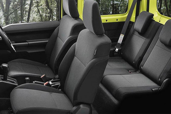 Tại quê nhà Nhật Bản, Jimny được trang bị một động cơ tăng áp 3 xi-lanh, dung tích 658c sản sinh 63 mã lực và mô-men xoắn cực đại 71 lb-ft (96 Nm). Người mua có thể lựa chọn giữa hộp số sàn 5 cấp hoặc hộp số tự động 4 cấp. Một hộp phân phối 2 cấp và hệ dẫn động 4 bánh bán thời gian mang tới cho chiếc SUV bé nhỏ khả năng off-road lợi hại.