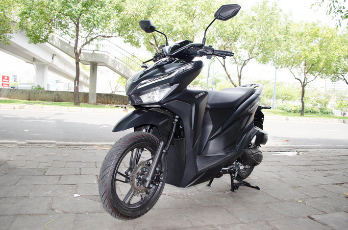 Chưa đầy một tháng sau khi ra mắt Indonesia, mẫu xe tay ga Honda Vario đã xuất hiện tại Việt Nam với duy nhất phiên bản màu đen nhám. Vario hay còn gọi là Click ở Thái Lan được người Việt ưa chuộng bởi thiết kế thể thao và ưu thế chất lượng của xe nhập.