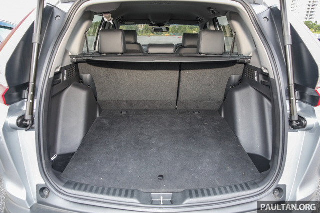 Tại thị trường Malaysia, CR-V mới được chia thành 4 bản trang bị khác nhau là 2.0L i-VTEC 2WD, 1.5L Turbo 2WD, 1.5L Turbo 4WD và 1.5L Turbo Premium 2WD. Trong đó, 3 bản cuối cùng đều dùng động cơ 4 xy-lanh, tăng áp, dung tích 1,5 lít với công suất tối đa 193 mã lực và mô-men xoắn cực đại 243 Nm tại dải vòng tua từ 2.000 - 5.000 vòng/phút.