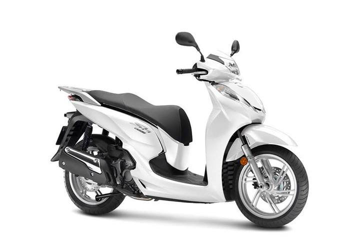Nhằm mang lại cảm giác lái an tâm hơn cho mẫu xe ga hạng sạng này cũng như đem đến nhiều lựa chọn mua sắm hơn cho khách hàng, Honda đã nghiên cứu và bổ sung hệ thống kiểm soát lực xoắn (HSTC) cho Honda SH300i 2019 mới. SH300i là mẫu xe tay ga đầu tiên của HVN sở hữu tính năng HSTC hữu ích này.