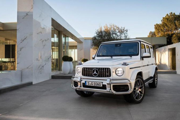 Chưa rõ mức giá bán chính hãng Mercedes-AMG G63 Edition 1 của Minh Nhựa, chỉ biết rằng, Mercedes-AMG G63 Edition 1 được đưa về nước theo diện nhập khẩu không chính hãng được chào bán hơn 12,1 tỷ đồng. Giá xe Mercedes-Benz chính hãng hiện nay mới chỉ công bố phiên bản Mercedes-AMG G63 tiêu chuẩn có giá khởi điểm 10,619 tỷ đồng.