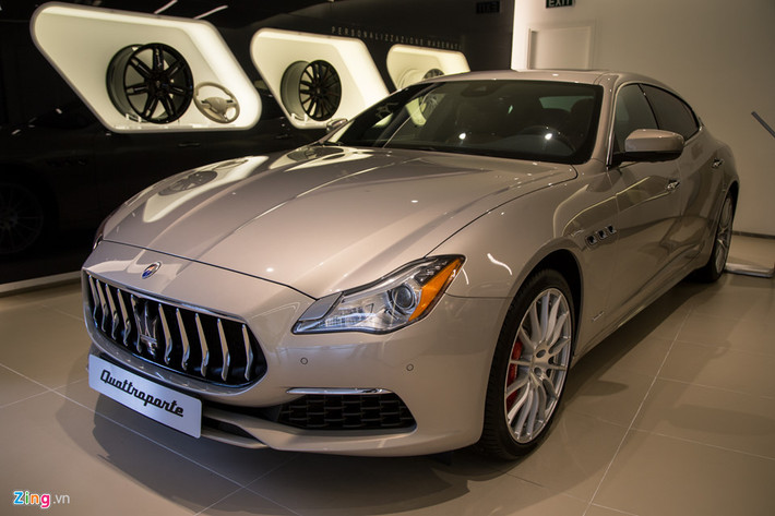 Quattroporte là một phần trong câu chuyện hơn một thế kỷ của Maserati. Mẫu sedan cỡ lớn khởi sinh vào năm 1963, đến nay đã trải qua tổng cộng 6 thế hệ với hơn 24.000 xe bán ra. Trên lý thuyết, mẫu xe sang Maserati Quattroporte cạnh tranh ở phân khúc sedan hạng F, cùng Mercedes S-Class, BMW 7-Series, Audi A8 và Jaguar XJ. Tuy nhiên, mẫu xe Ý vượt lên trên phân khúc, với mức giá chỉ hợp với những khách hàng nhiều đam mê.