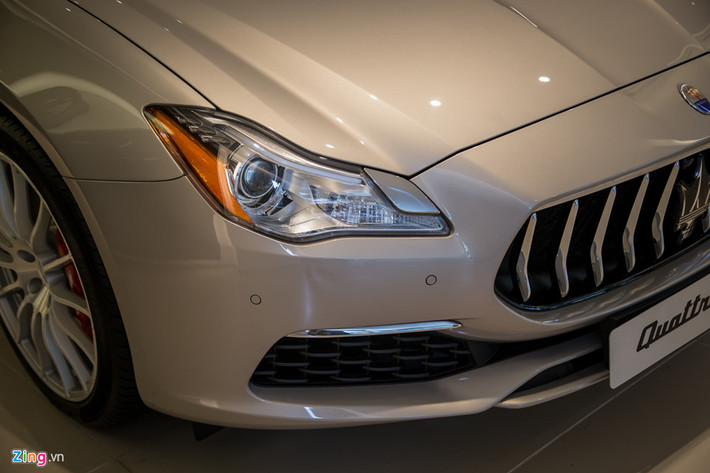 Thay đổi thiết kế trên phiên bản 2017 khiến Maserati Quattroporte mạnh mẽ hơn. Đèn pha dạng Bi-Xenon và LED. Lưới tản nhiệt "hàm cá mập" gồm các thanh dọc, hơi lõm ở chính giữa. Ẩn phía sau lưới tản nhiệt là hệ thống Shutter Air điều chỉnh điện, nằm ngay trước két nước. Hệ thống này sẽ đóng/mở linh hoạt để đảm bảo nhiệt độ của động cơ luôn tối ưu. Hãng hiệu chỉnh lại phần mặt trước, cản sau và gầm xe, khiến cho tính khí động học của chiếc xe tăng lên 10%.