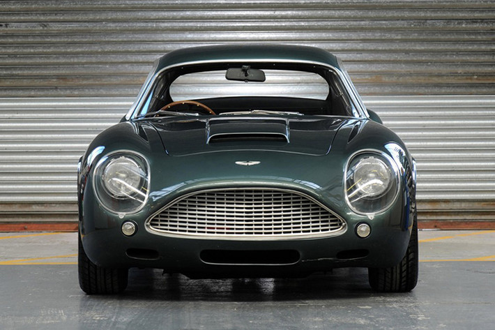Bộ đôi chiếc xe này tạo thành cặp siêu xe Aston Martin DBZ Zagato Collection, dự kiến sản xuất giới hạn 19 xe mỗi loại và đều không phân phối với hình thức bán lẻ. Nói cách khác, người tiêu dùng muốn mua 1 xe thì phải mua cả 1 cặp cả 2 chiếc DB4 GT Zagato Continuation (xe đua) và DBS GT Zagato (xe đường phố hợp pháp).