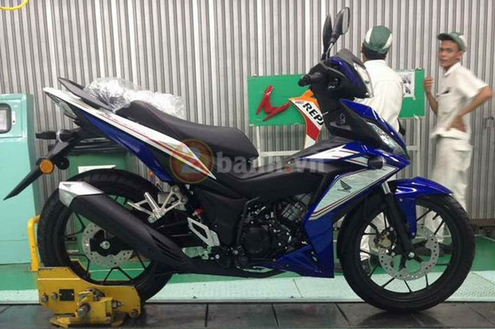 Ngoài màu sơn mới, Honda Winner 150 2017 tại Malaysia không có gì thay đổi. Xe vẫn dùng động cơ xăng xy-lanh đơn, phun nhiên liệu điện tử, dung tích 150 phân khối, sản sinh công suất tối đa 15,9 mã lực tại vòng tua máy 9.000 vòng/phút và mô-men xoắn cực đại 13,5 Nm tại vòng tua máy 6.500 vòng/phút. Động cơ kết hợp với hộp số 6 cấp và côn tay.