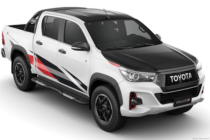 Toyota Hilux GR Sport mới là sự hợp tác giữa hãng xe ôtô Nhật Bản với Gazoo Racing, chiếc xe vừa được ra mắt tại Triển lãm ôtô São Paulo, Brazil. Đây là mẫu bán tải nâng cấp hiệu năng cao đầu tiên được phát triển, sản xuất và mở bán trong khu vực Nam Mỹ.