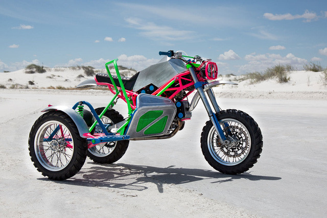 Revival Cycles – một hãng độ xe nổi tiếng Thế giới với khả năng hoàn thiện tỉ mỉ tới từng chi tiết nhỏ nhất, mới đây đã chán công việc truyền thống của mình và họ đã thử phá cách bằng việc tạo ra một chiếc xe môtô Ducati ST4 độ theo cách mà không ai có thể tưởng tượng ra.