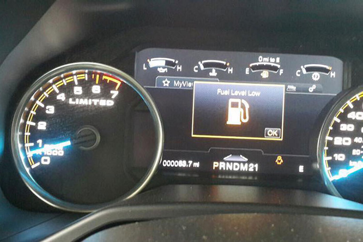 Được xếp cao hơn 2 bản trang bị Platinum và King Ranch trong “gia phả” dòng xe bán tải đình đám Ford, F-150 Limited sở hữu tất cả những tính năng đáng mơ ước; hệ thống hỗ trợ dẫn đường, hỗ trợ lùi xe nhờ hệ thống camera 360. 4 camera đặt ở phía trước, điều hòa 2 vùng tự động...