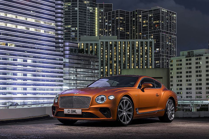 Bentley Continental GT V8 chậm hơn một chút so với bản W12 mạnh mẽ, Continental GT V8 Coupe cần 3,9 giây để tăng tốc từ 0 - 96 km/h trong khi W12 Coupe chỉ cần 3,7 giây để đạt 0 - 100 km/h. Mặt khác, GT V8 Convertible mới cần 4,0 giây để chạy nước rút từ 0 - 96 km/h, tốc độ tối đa của cả hai phiên bản là 318 km/h.